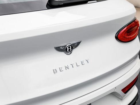 New 2025 Bentley Bentayga image 17