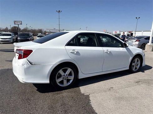 Used 2012 Toyota Camry SE image 2