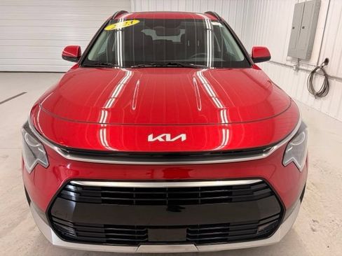 Used 2023 Kia Niro EX Touring FWD image 2