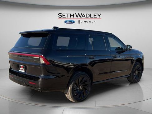 New 2026 Lincoln Navigator Reserve w/ Jet Appearance Package image 7