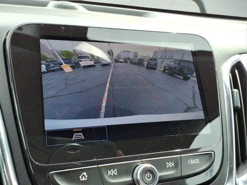 Used 2022 Chevrolet Equinox Premier FWD image 17