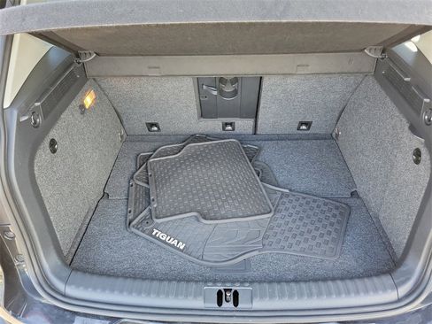 Used 2017 Volkswagen Tiguan Limited w/ Premium Package image 8