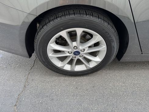Used 2019 Ford Fusion SE FWD image 34