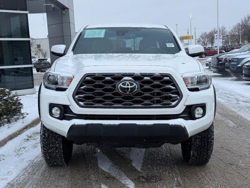 Used 2022 Toyota Tacoma TRD Off-Road image 8