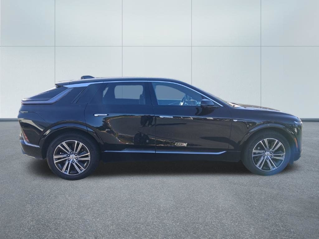 Certified 2024 Cadillac Lyriq Luxury AWD/4WD image 8