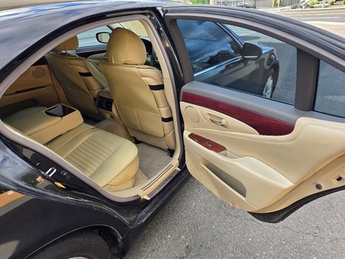Used 2008 Lexus LS 460 w/ Comfort Pkg RWD image 18