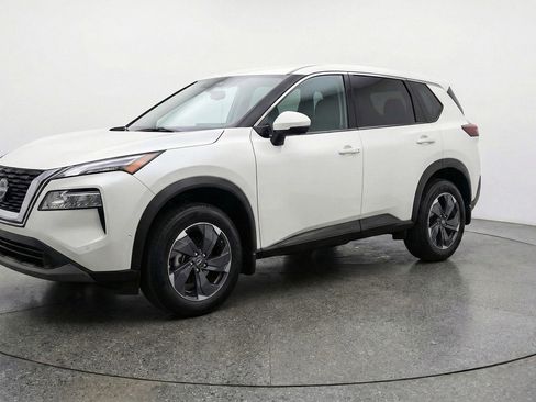 Used 2025 Nissan Rogue SV FWD image 3