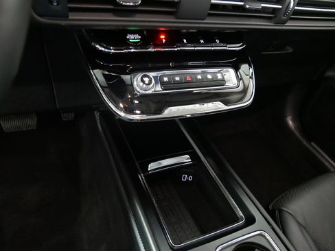 Used 2023 Lincoln Corsair Reserve w/ Equipment Group 201A image 24