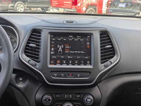 Used 2023 Jeep Cherokee Altitude Lux image 20