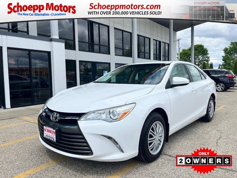 Used 2017 Toyota Camry LE FWD image 1