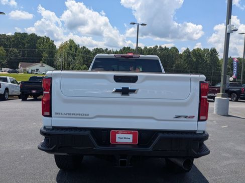 Used 2025 Chevrolet Silverado 2500 ZR2 w/ Technology Package AWD/4WD image 6