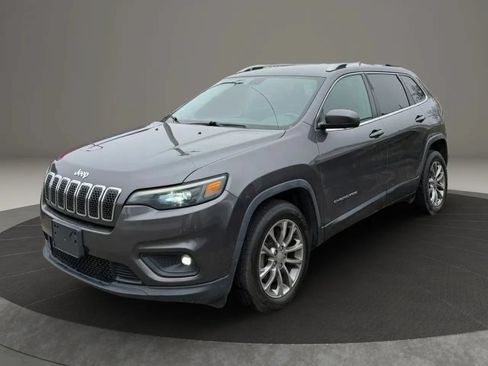 Used 2019 Jeep Cherokee Latitude Plus w/ Comfort/Convenience Group FWD image 2