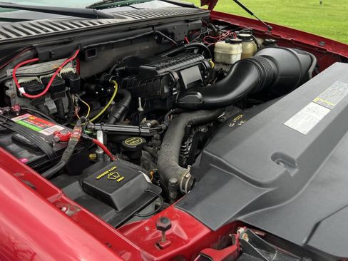 Used 2005 Ford Expedition XLT image 28