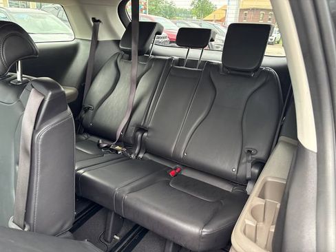 Used 2025 Kia Carnival FWD image 21