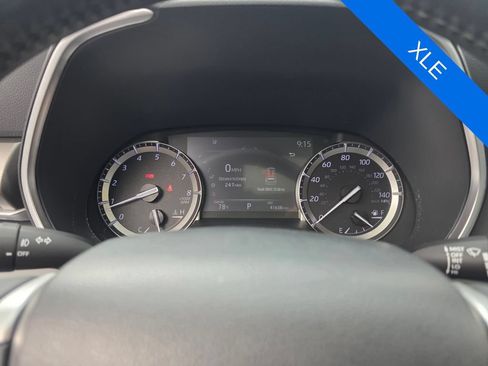 Used 2022 Toyota Highlander XLE FWD image 22