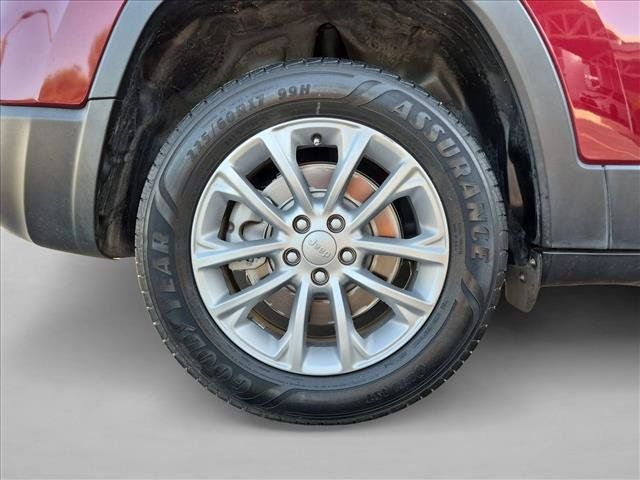Used 2021 Jeep Cherokee Latitude Lux FWD image 23