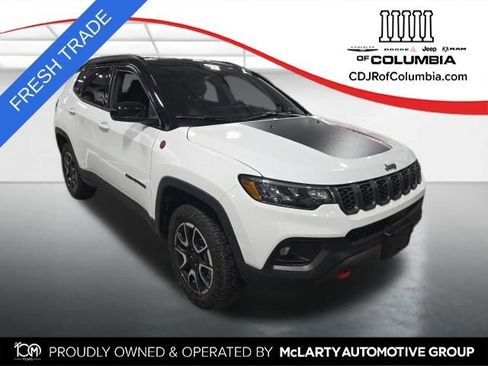 Used 2026 Jeep Compass Trailhawk AWD/4WD image 1