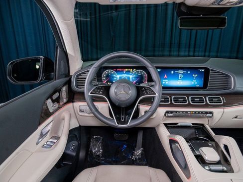 Certified 2026 Mercedes-Benz GLS 450 4MATIC image 19