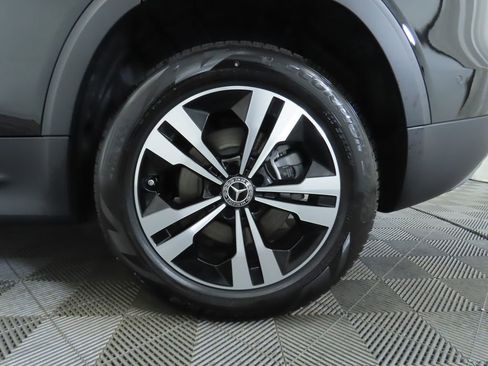 Certified 2025 Mercedes-Benz GLB 250 4MATIC image 31