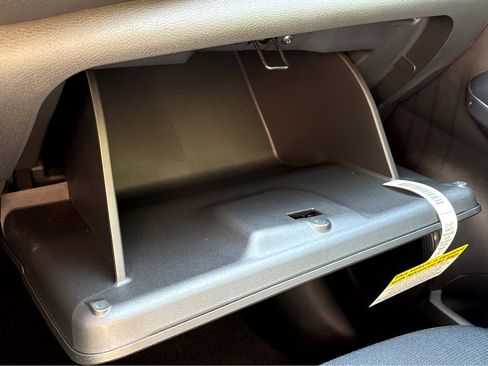 New 2025 Nissan Kicks Play S image 16