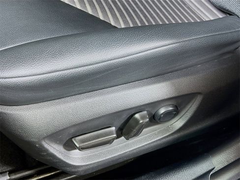 Certified 2022 Toyota Camry SE image 18