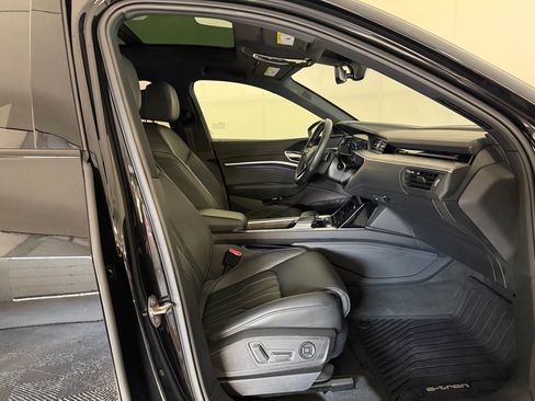 Certified 2023 Audi e-tron Prestige w/ Prestige Package AWD/4WD image 25