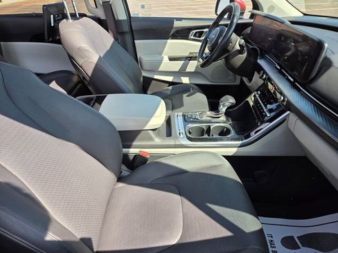 Used 2024 Kia Carnival SX Prestige FWD image 42