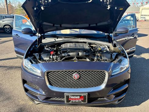 Used 2017 Jaguar F-PACE Prestige image 10