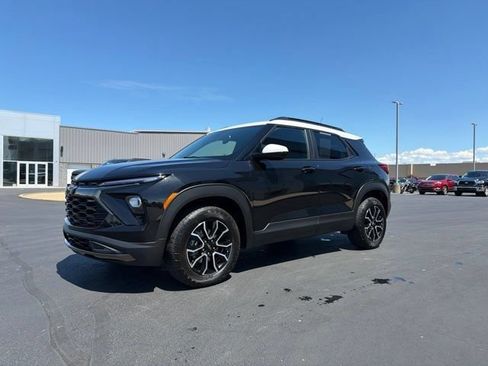 Used 2025 Chevrolet TrailBlazer ACTIV w/ Convenience Package AWD/4WD image 3
