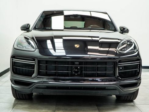 Used 2021 Porsche Cayenne Turbo image 4
