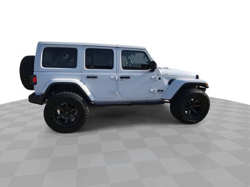 Used 2022 Jeep Wrangler Unlimited Sahara w/ Cold Weather Group AWD/4WD image 9