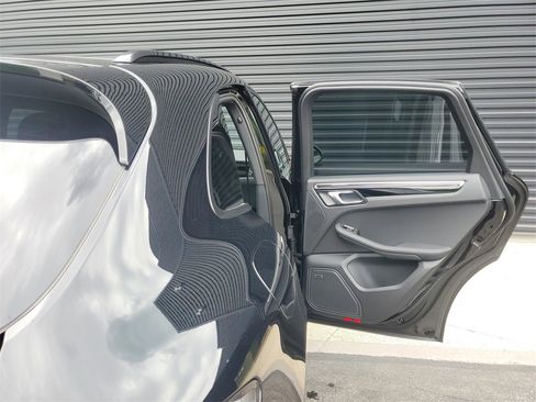 Used 2025 Porsche Macan Turbo image 23