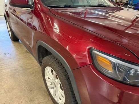 Used 2019 Jeep Cherokee Latitude w/ Popular Appearance Group AWD/4WD image 3