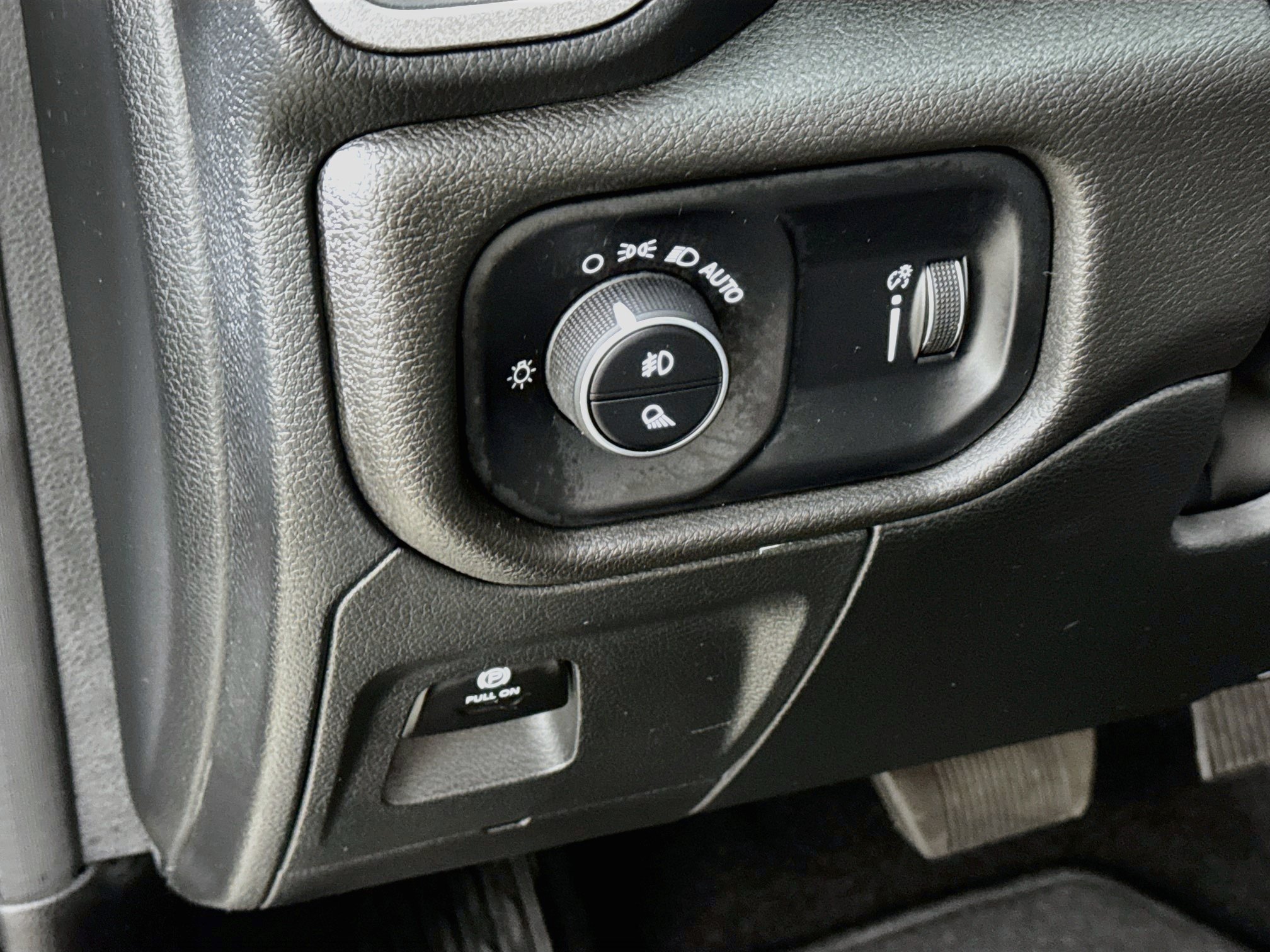 Used 2025 RAM 1500 Tradesman w/ Night Edition AWD/4WD image 13