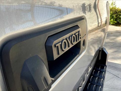 Used 2020 Toyota Tacoma TRD Sport w/ Technology Package RWD image 28