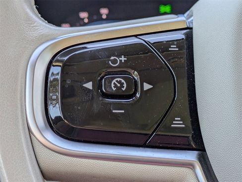 Certified 2025 Volvo XC60 T8 Core w/ Protection Package Premier image 32