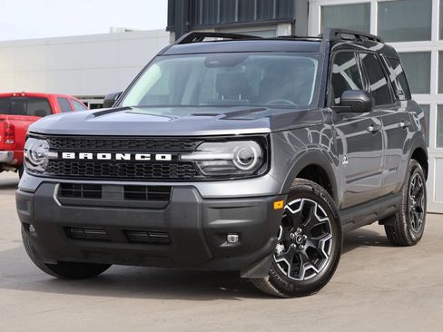 Used 2025 Ford Bronco Sport Outer Banks image 3