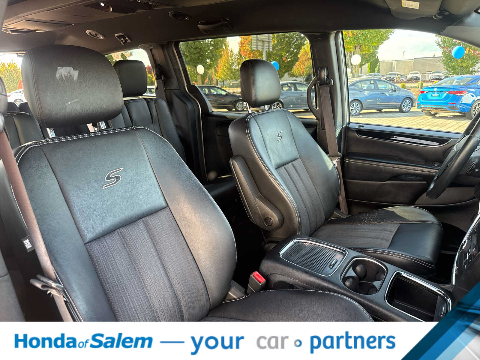 Used 2014 Chrysler Town & Country S FWD image 14