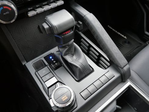Used 2025 Toyota Tacoma TRD Sport AWD/4WD image 35