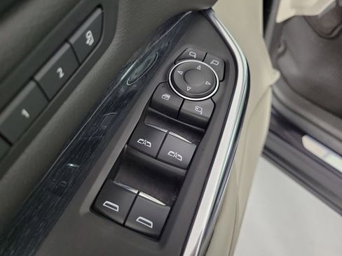 Certified 2023 Cadillac XT4 Premium Luxury image 3