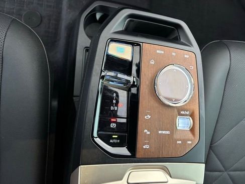 Used 2023 BMW iX xDrive50 w/ Premium Package image 18