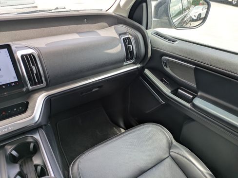 Used 2025 Ford Expedition Max Platinum AWD/4WD image 16