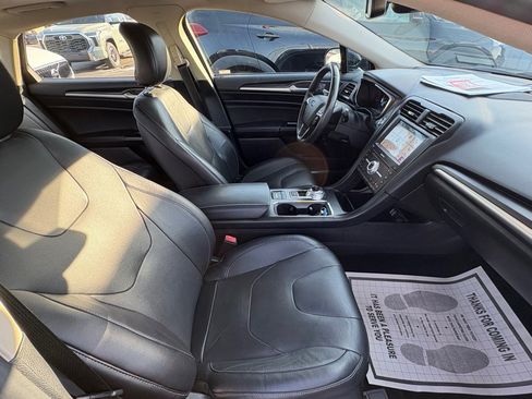 Used 2019 Ford Fusion Titanium image 19