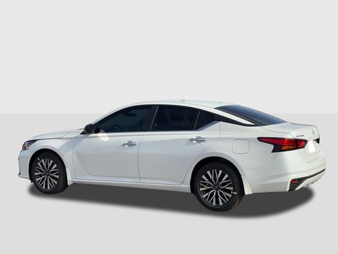 New 2025 Nissan Altima 2.5 SV image 3