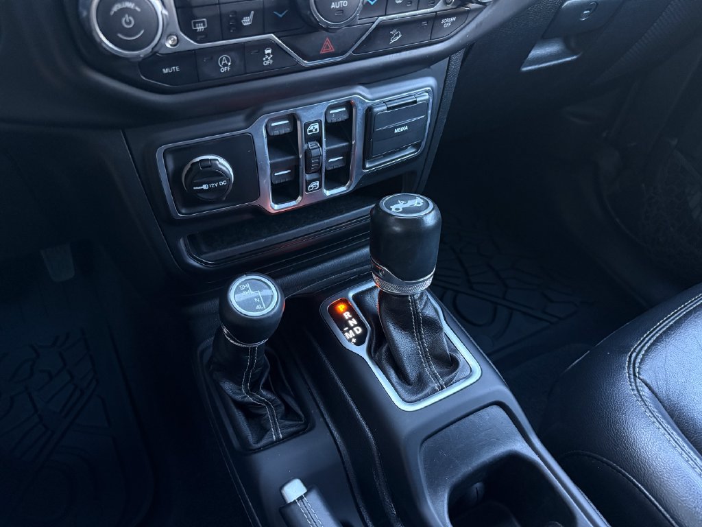 Used 2018 Jeep Wrangler Unlimited Sahara w/ Uconnect 4C Nav & Sound Group AWD/4WD image 29
