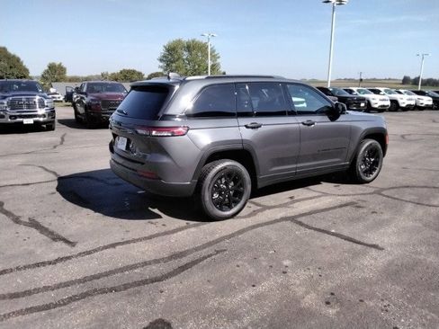 New 2025 Jeep Grand Cherokee Altitude w/ Trailer Tow Package image 7