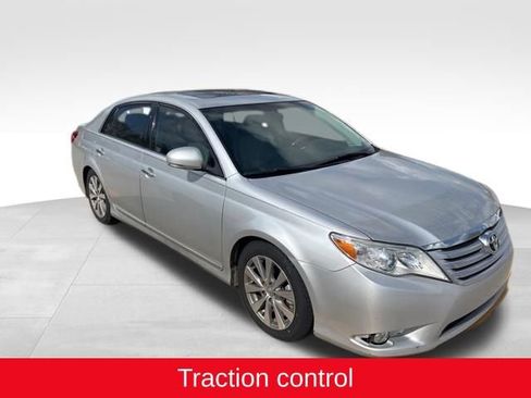 Used 2011 Toyota Avalon Limited image 3