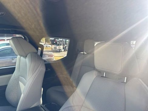 Used 2024 Toyota Tacoma Limited w/ Limited Package (LT) image 9