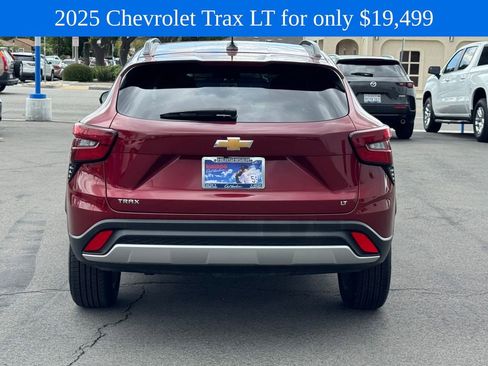 Used 2025 Chevrolet Trax LT FWD image 6
