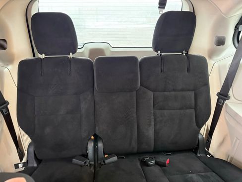 Used 2018 Dodge Grand Caravan SE w/ UConnect Hands-Free Group image 26